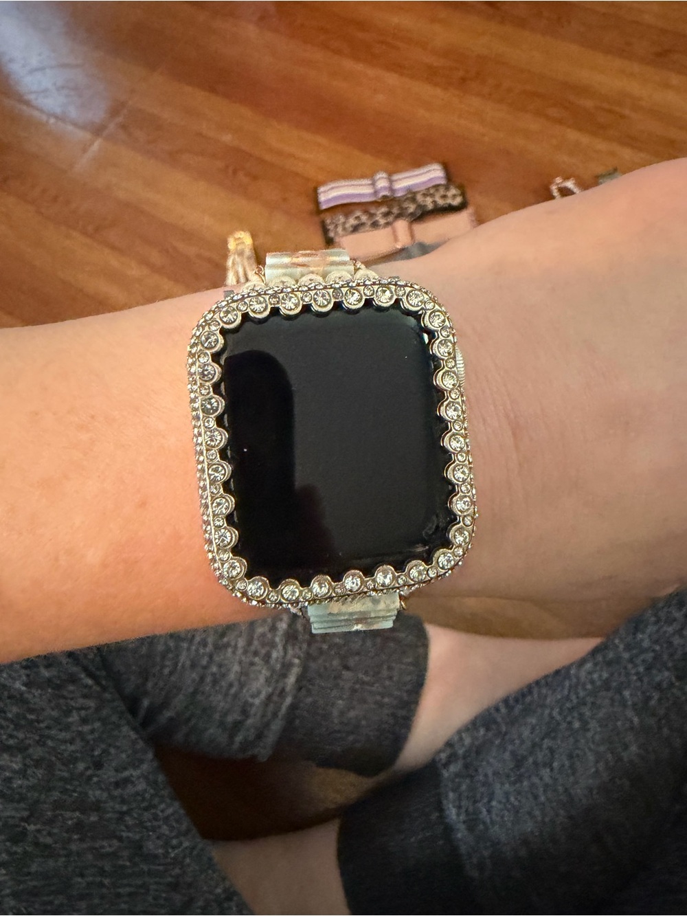 Apple Watch SE3 (40mm GPS+Cellular under warranty + massive 19 piece Boho/Bling